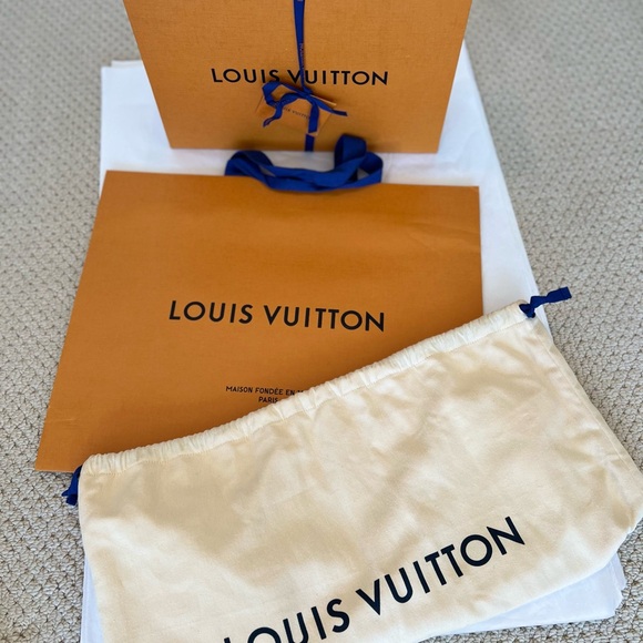 Authentic (Pristine) New Interpretation Capucines Louis Vuitton Bag. $5,988. - Picture 7 of 15